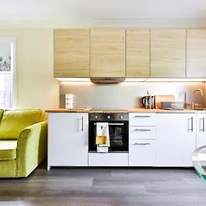 Apartment A Two Bedroom A Stride Away From Meridian Greenwich, London