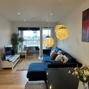 Apartment Luxury 3 Bedroom Flat In Stratford,, London