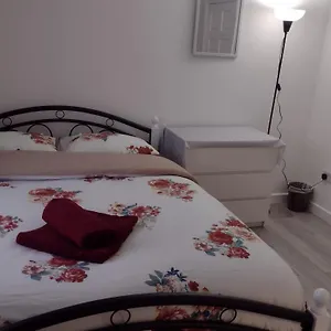 Homestay Baraka House Royal Victoria, London