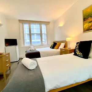 Apartment 1 Bed Apt- Sleeps 3 & Pet Friendly, London