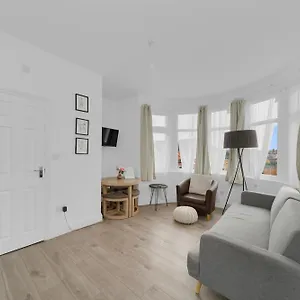 Apartment Startlet - On Elizabeth Line With Free Parking, London