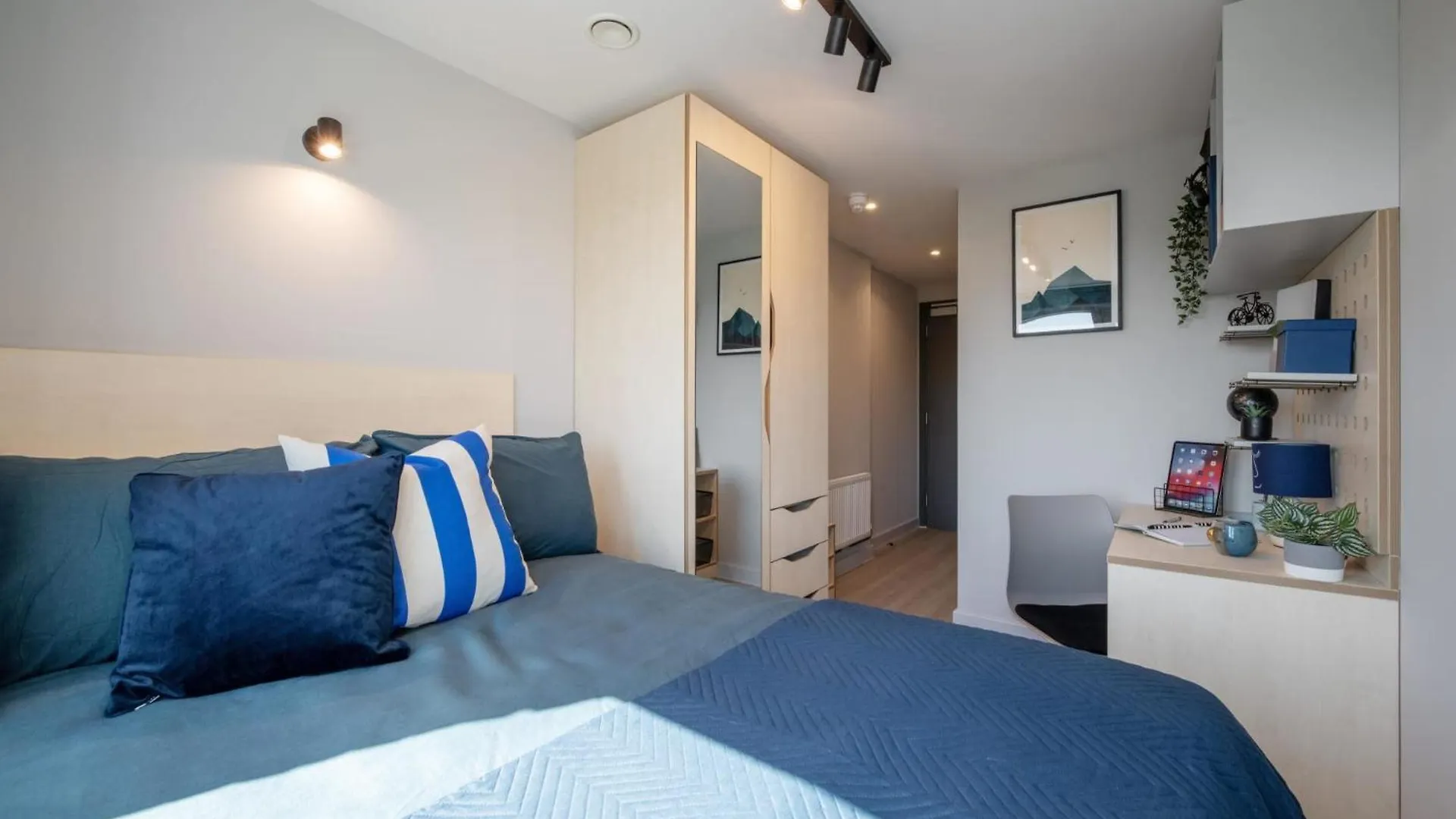 Cosy City Living Ensuites At Trendy Wick Park In London Apartment